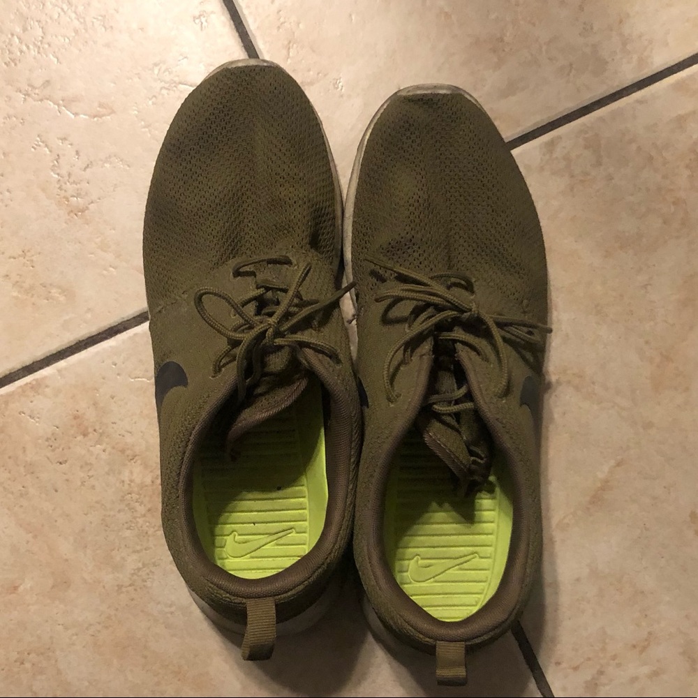 Nike Roche - Picture 3 of 4